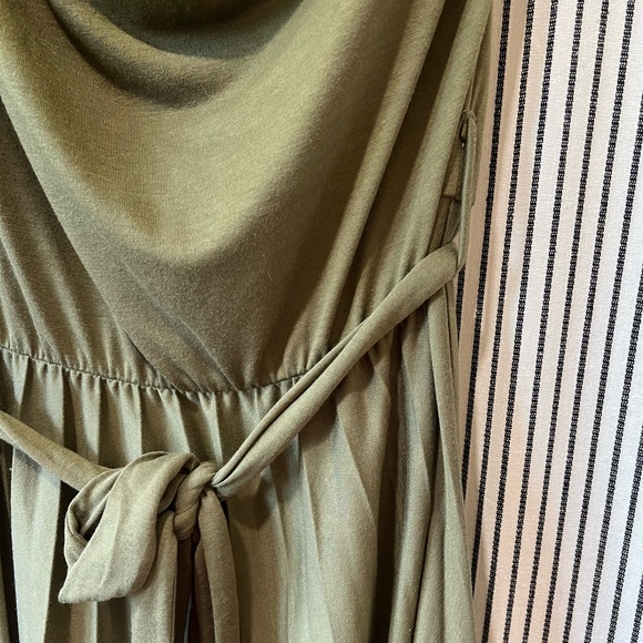 ASOS soft maxi dress with asymmetrical shoulders - Picture 2 of 5